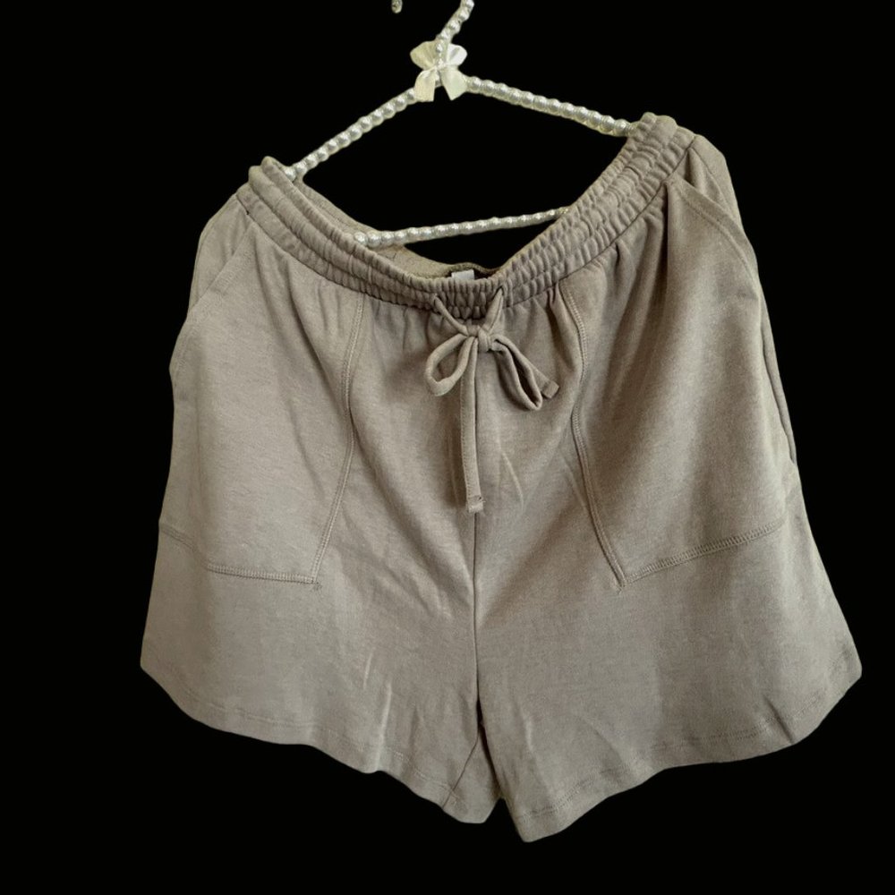 💐🌷Zenana NWT XL Tan Pull-on Shorts with Drawstring and Front Pockets